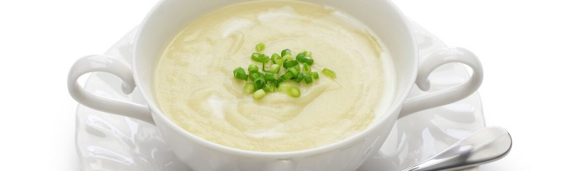 Zupa krem z pora i ziemniaków to jedna z jesiennych, aromatycznych i rozgrzewających potraw, które przygotujesz na listopadowe chłody, a zrobisz to w wolnowarze Crockpot