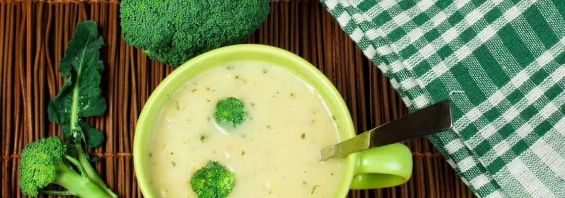 Bulion z indyka z wolnowaru Crockpot to doskonała baza do ugotowania zupy krem z brokułów