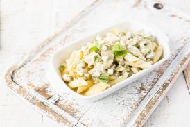 Penne z kurczakiem, pieczarkami i pesto