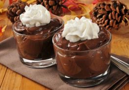 Czekoladowy pudding z masłem orzechowym