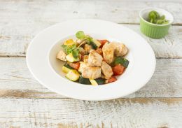 Kurczak w sezonowych warzywach