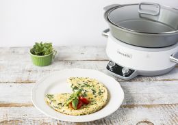 Omlet ze szczypiorkiem i żółtym serem