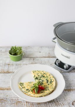 Omlet ze szczypiorkiem i żółtym serem