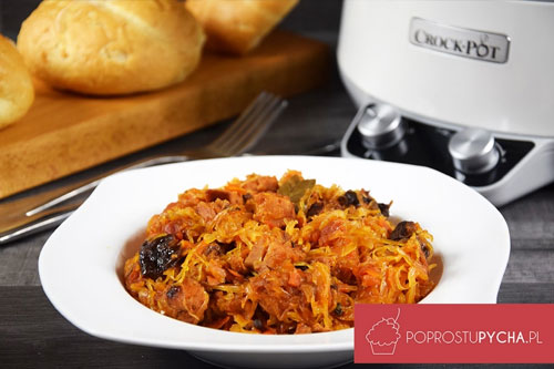 Bigos z suszoną śliwką z wolnowaru