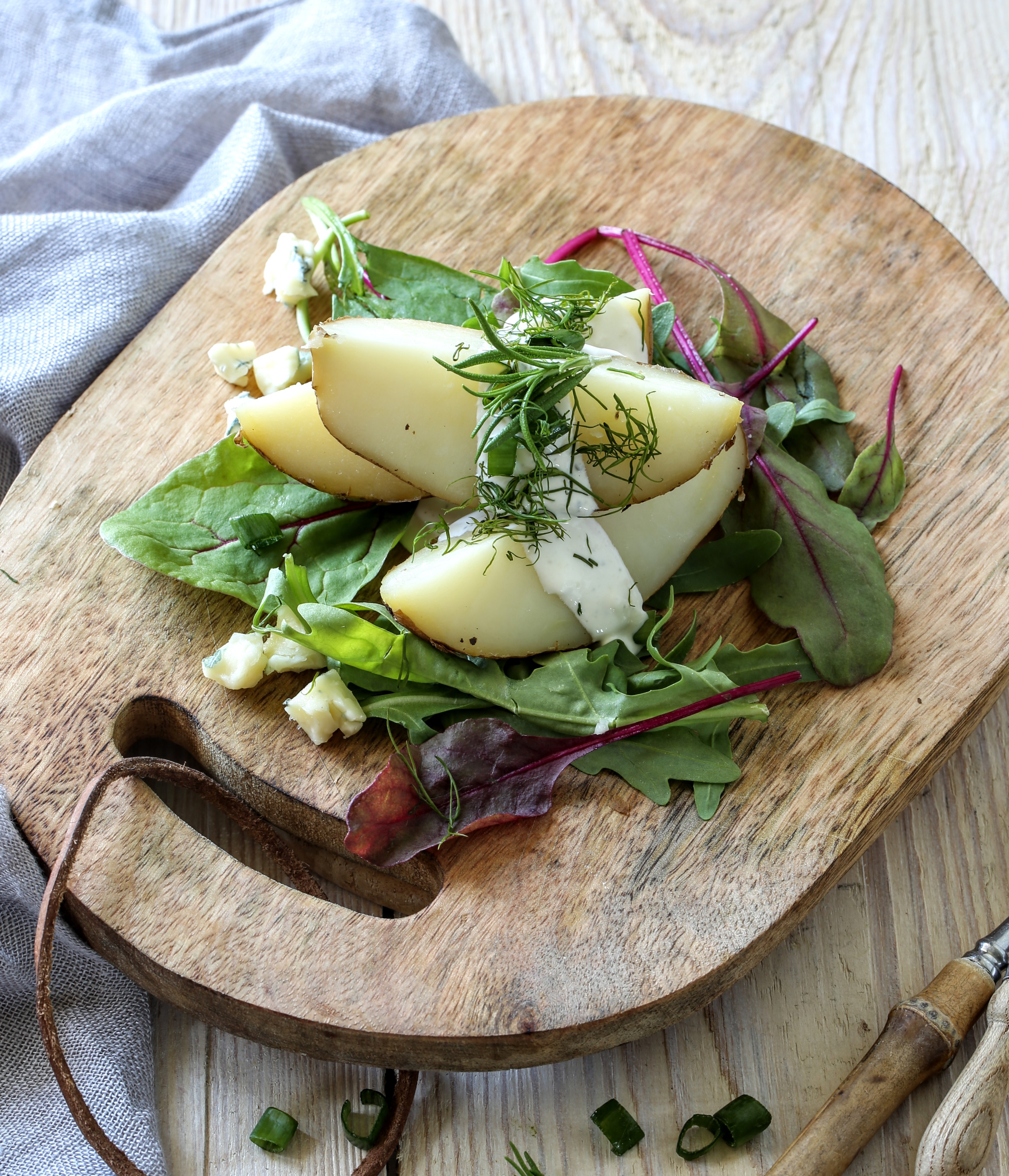 Pieczone ziemniaki z sosem bleu