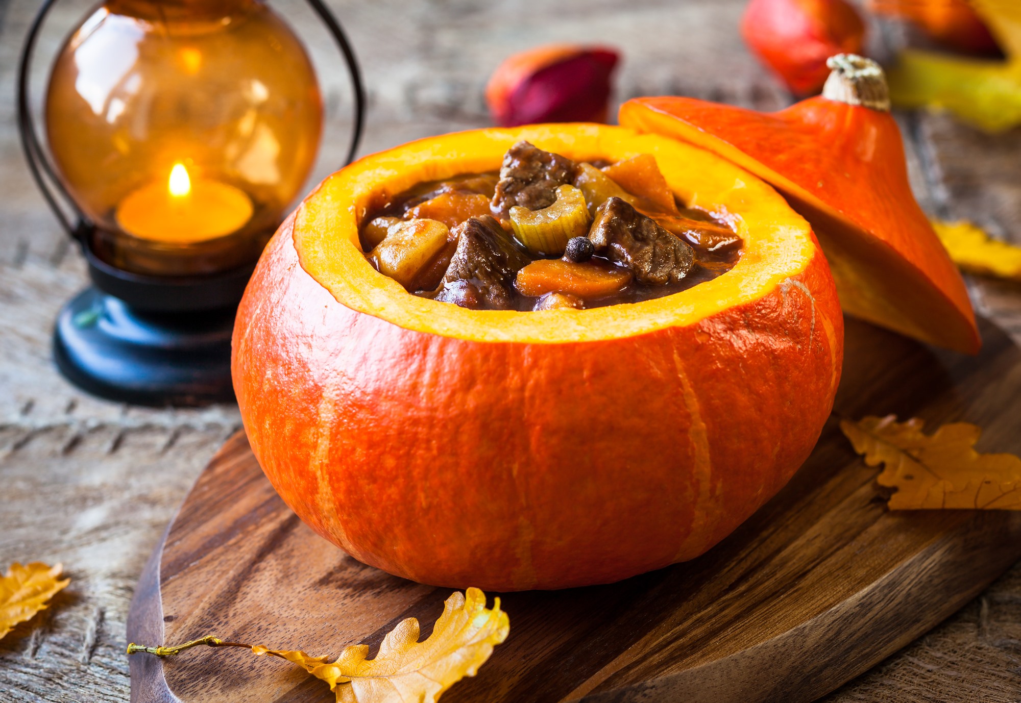 Crocktoberowy gulasz wołowy z dynią i ziemniakami