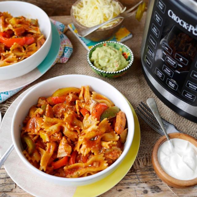 Fajita z kurczaka, makaron jednogarnkowy z Crock-pot Express