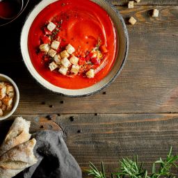 Zupa z pieczonej czerwonej papryki i pomidorów z Crock-Pot Express