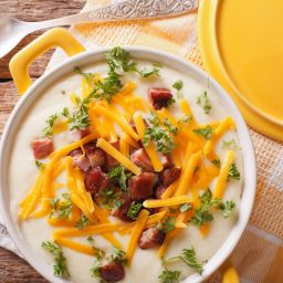 Zupa ziemniaczana z boczkiem i serem cheddar