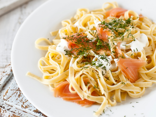 Tagliatelle z łososiem w białym sosie